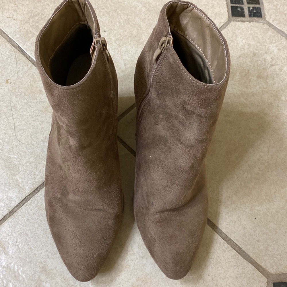 Beto women’s ankle boots - size 8.5